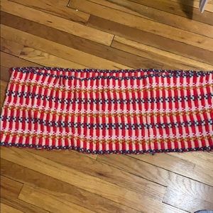 Bright and cozy Infiniti scarf